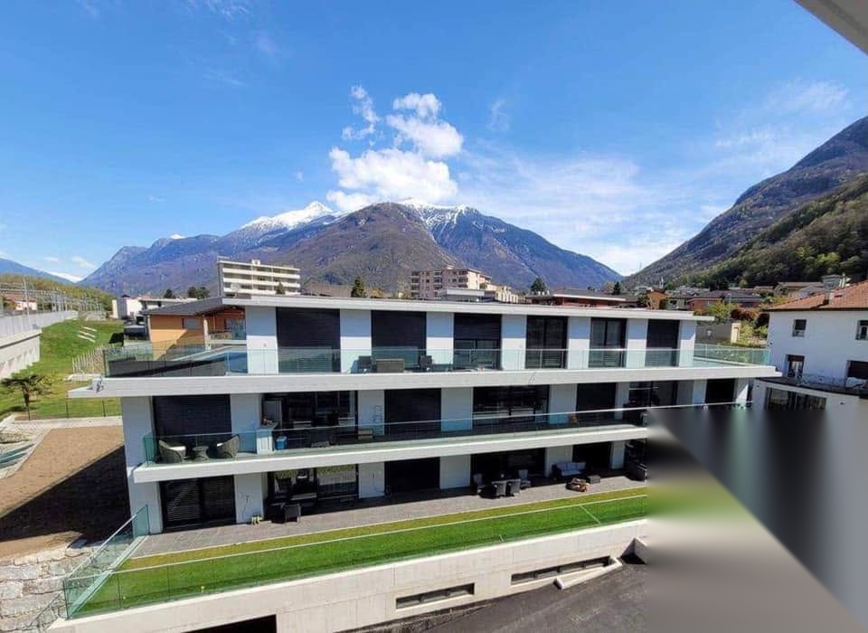 Résidence contemporaine avec grandes baies vitrées panoramiques